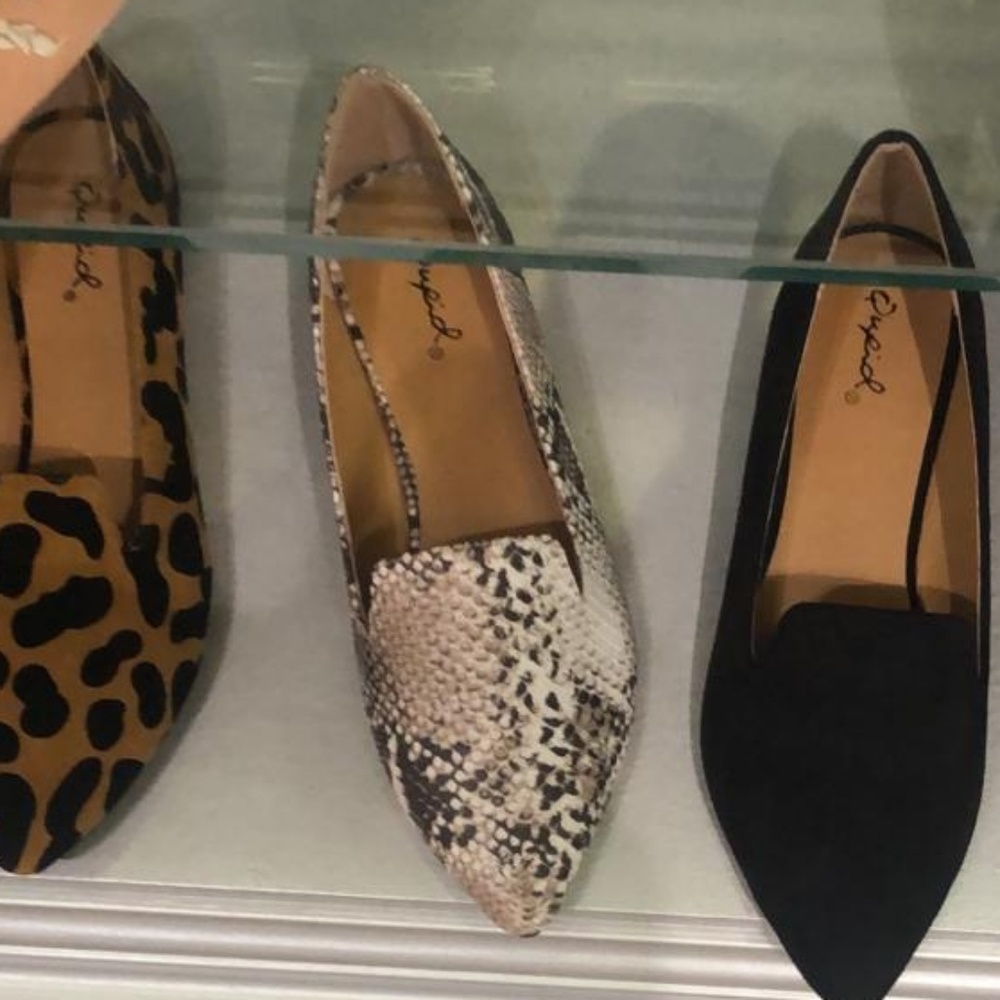 *LAST ONE SZ 8* Snake Print Pointed Toe Flat - Picture 2 of 3